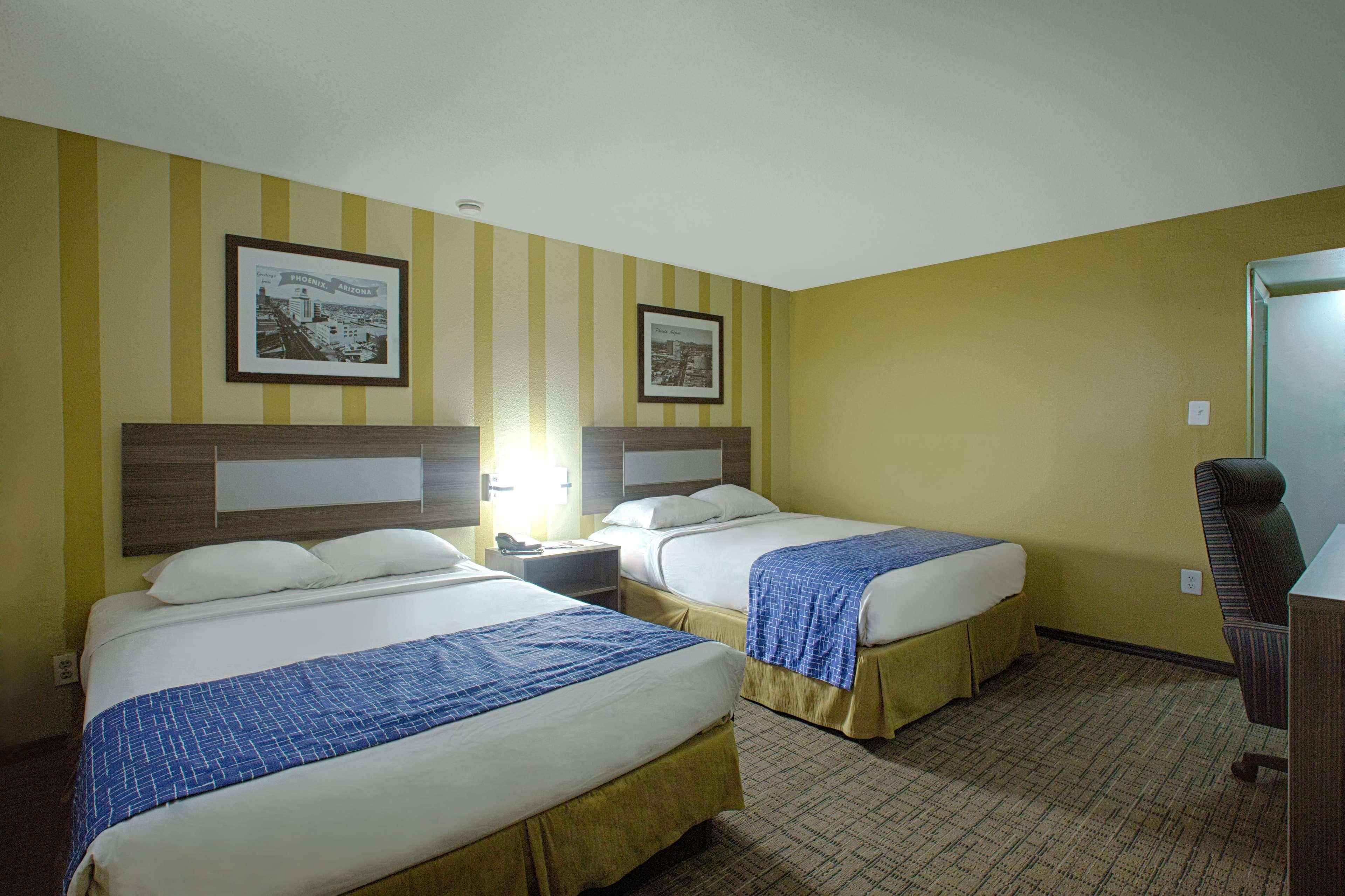 Travelodge by Wyndham Phoenix Downtown 1