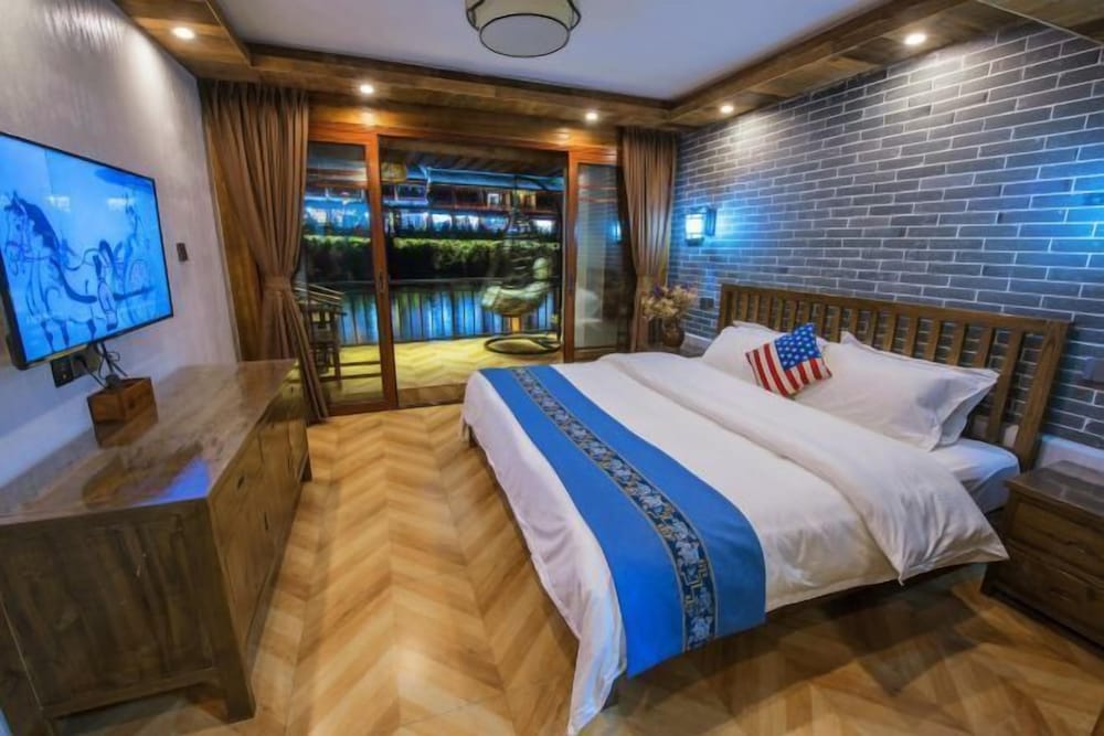 Phoenix Tuojianglou Diaojiaolou Inn 2
