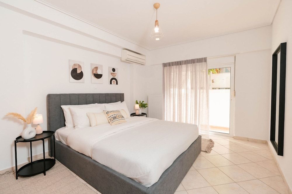 Phaedrus Living: Cozy Flat Koukaki 1