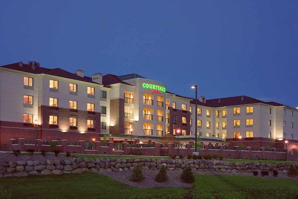Courtyard by Marriott Madison East 1
