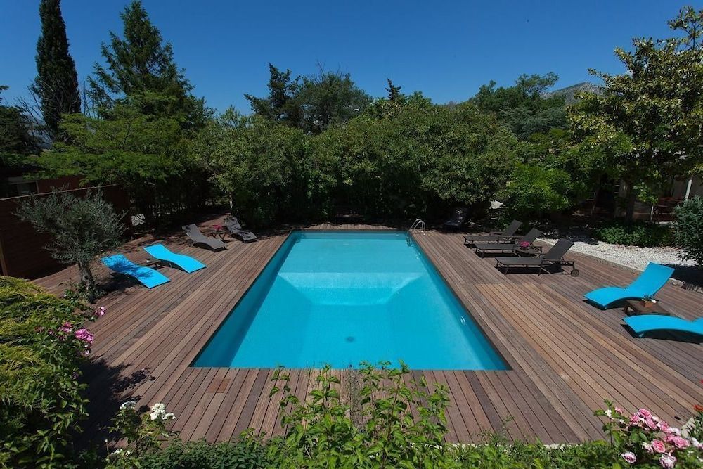 Le Mas de Bertagne studio kitchenette terrasse piscine 1