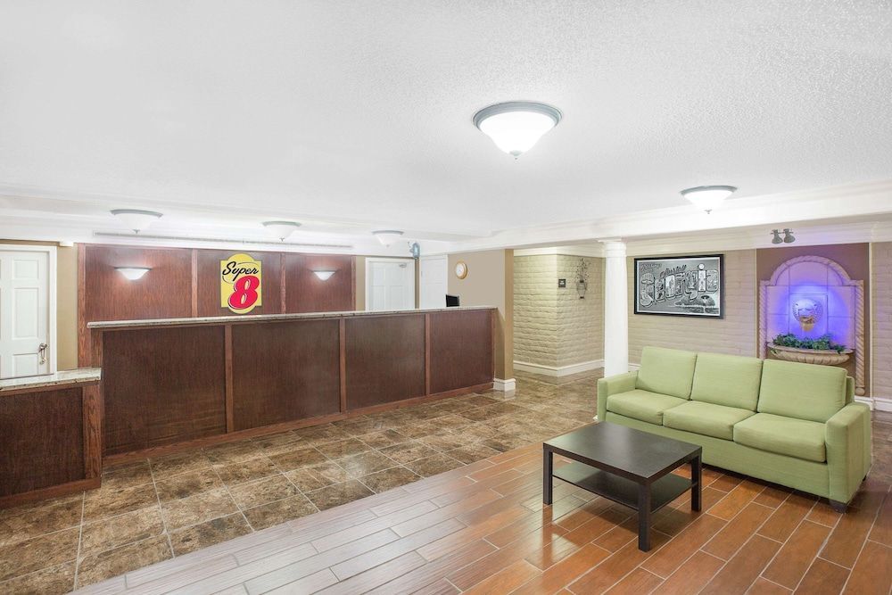 Super 8 by Wyndham Austell/Six Flags 2