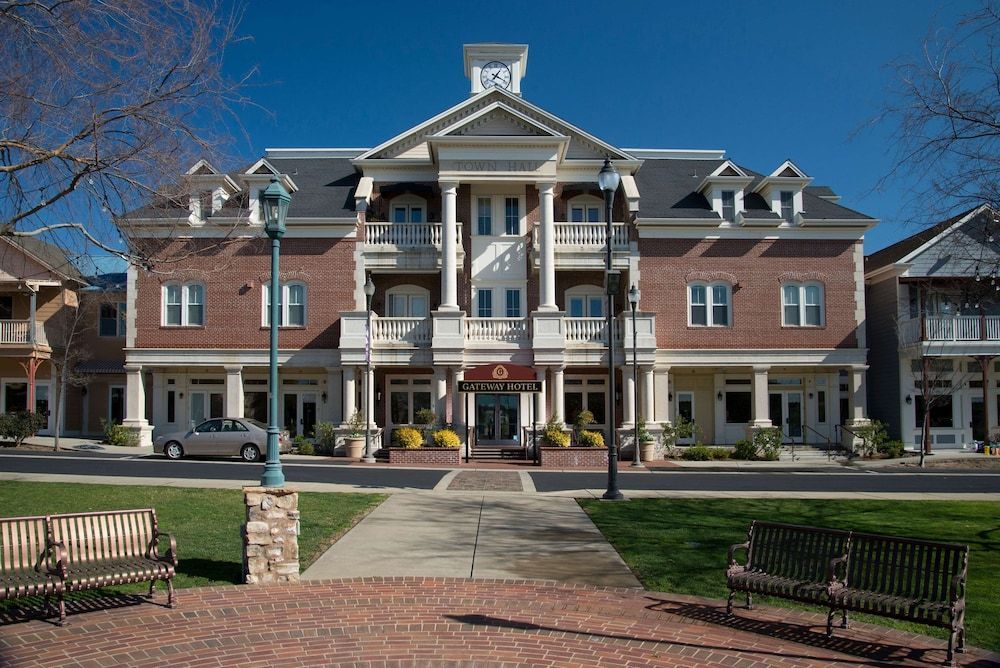 Gateway Hotel, Trademark Collection by Wyndham 1