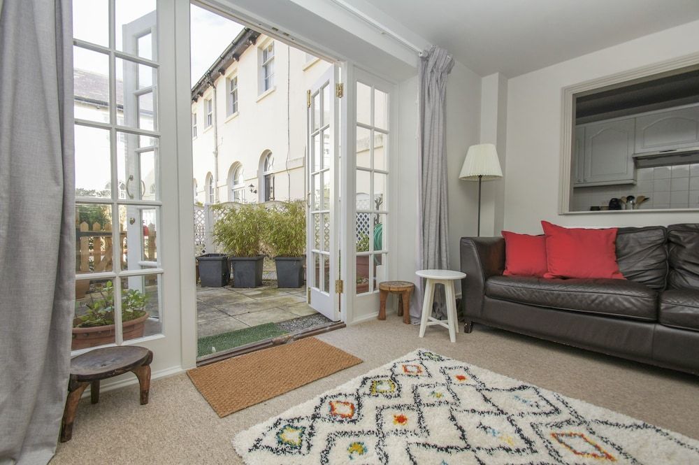 Arundel Mews Parking by Brighton Holiday Lets 1
