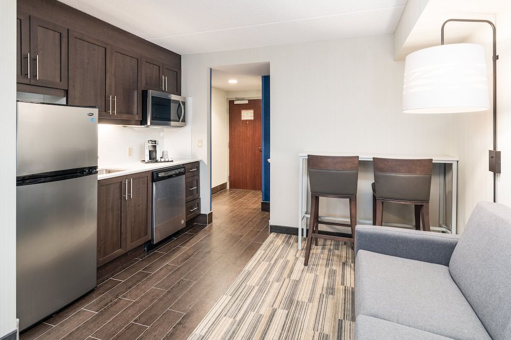 Holiday Inn Express & Suites MILTON by IHG 2