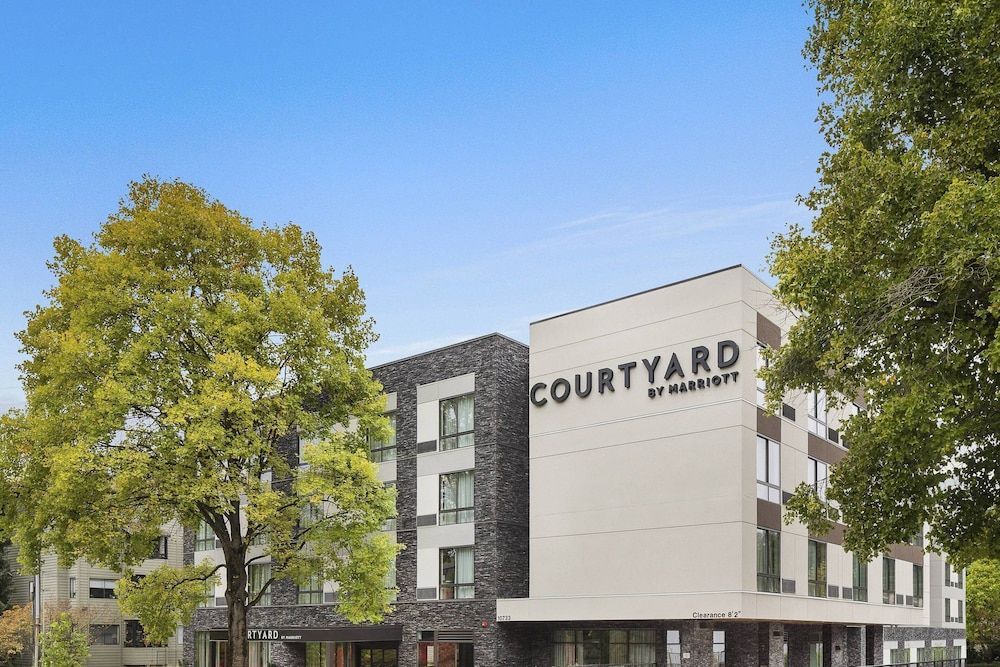 Courtyard by Marriott Seattle Northgate 1