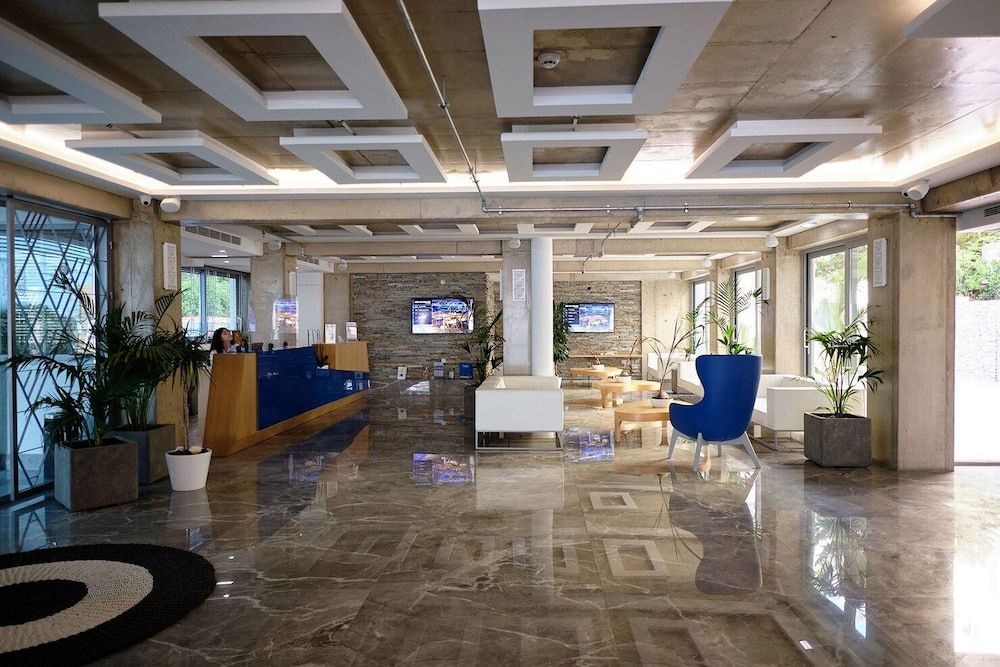 Glaros Royal Beach Hotel 2