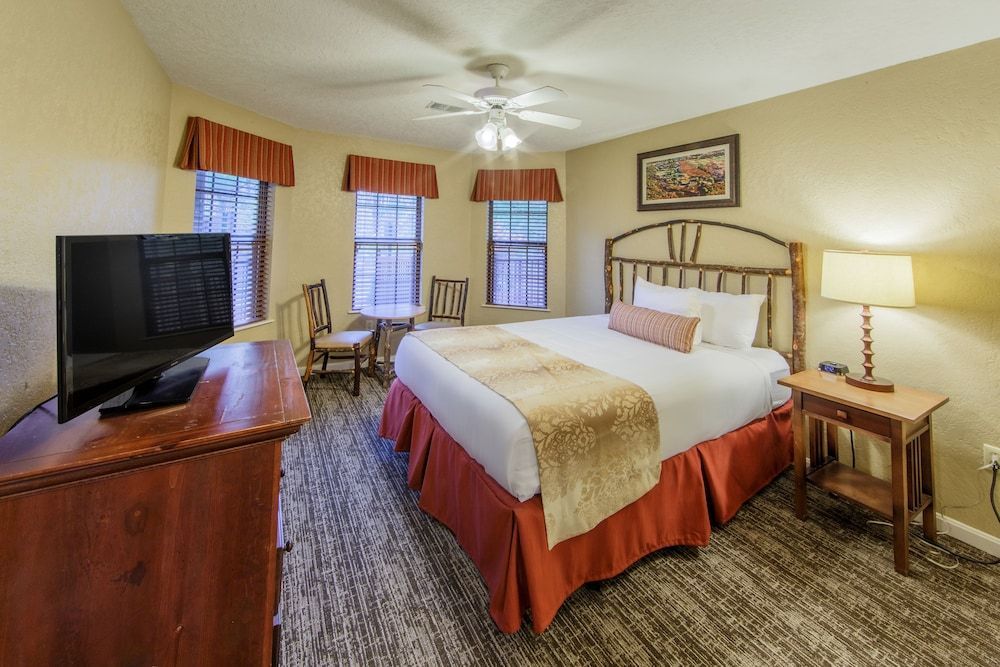 Holiday Inn Club Vacations OAK N SPRUCE RESORT BERKSHIRES 2