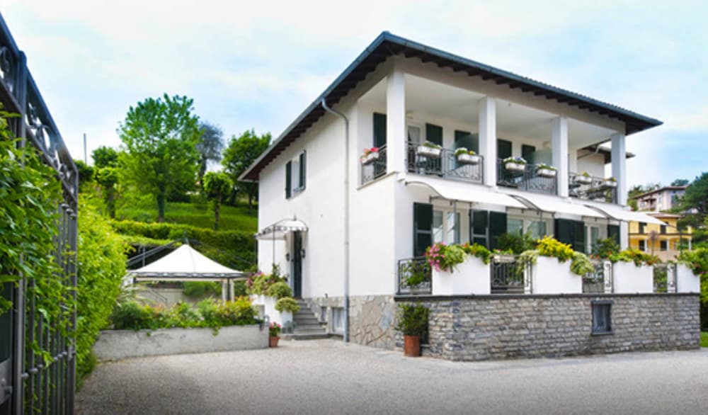 Miralago B&B and Apartments 1