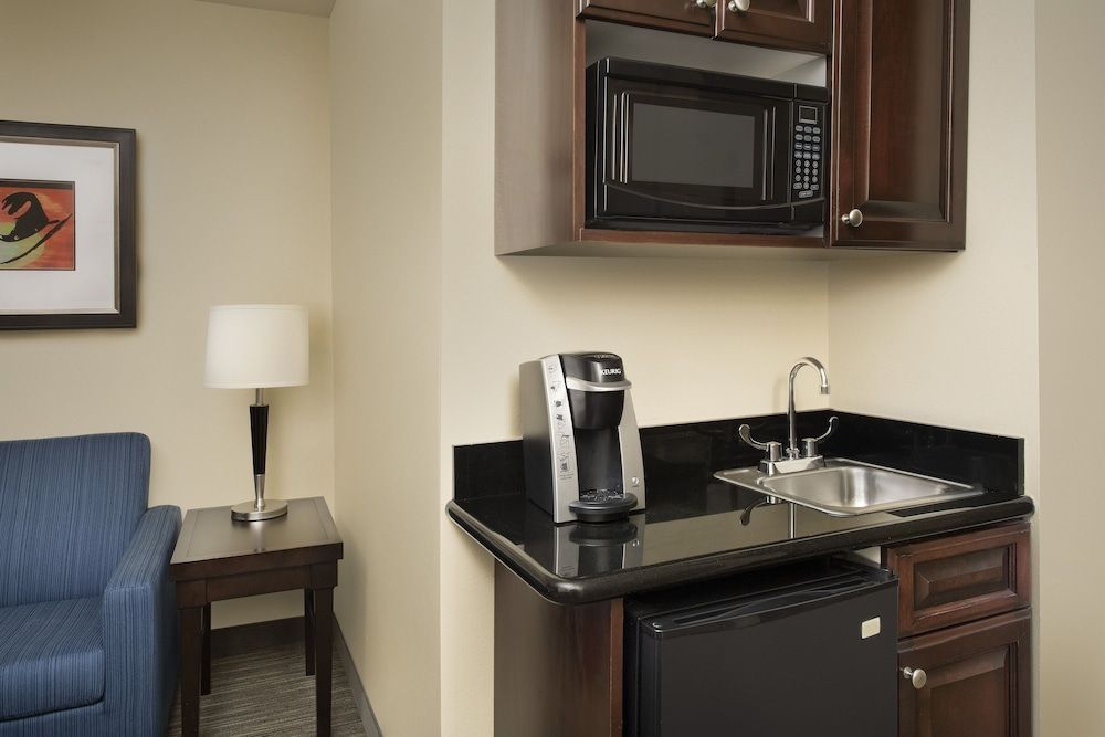 Holiday Inn Express & Suites UVALDE by IHG 2