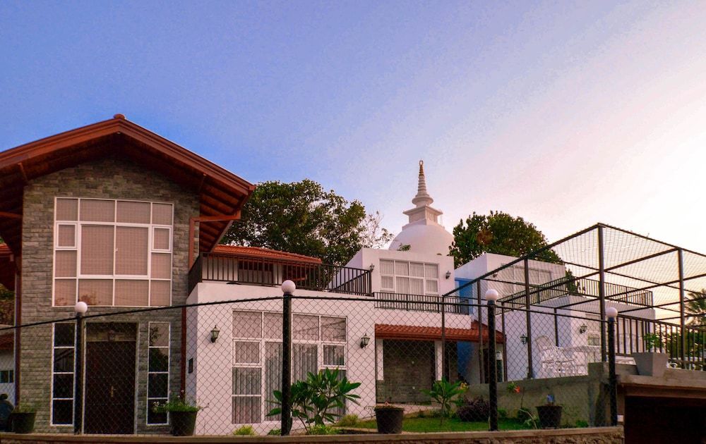 Villa Baywatch, Rumassala 1