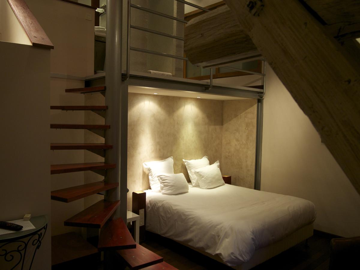Logis Hôtel Les Pages 1
