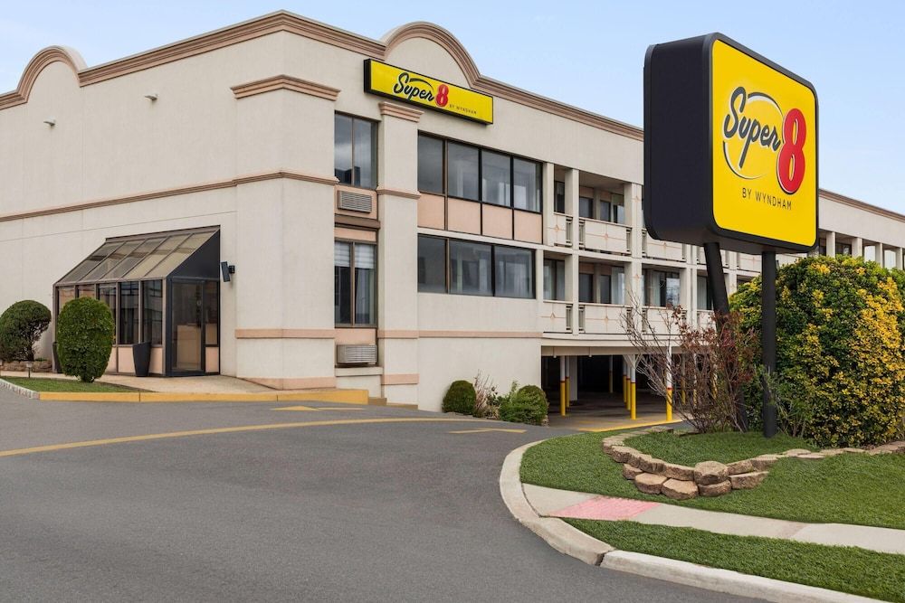 Super 8 by Wyndham Meadowlands 1