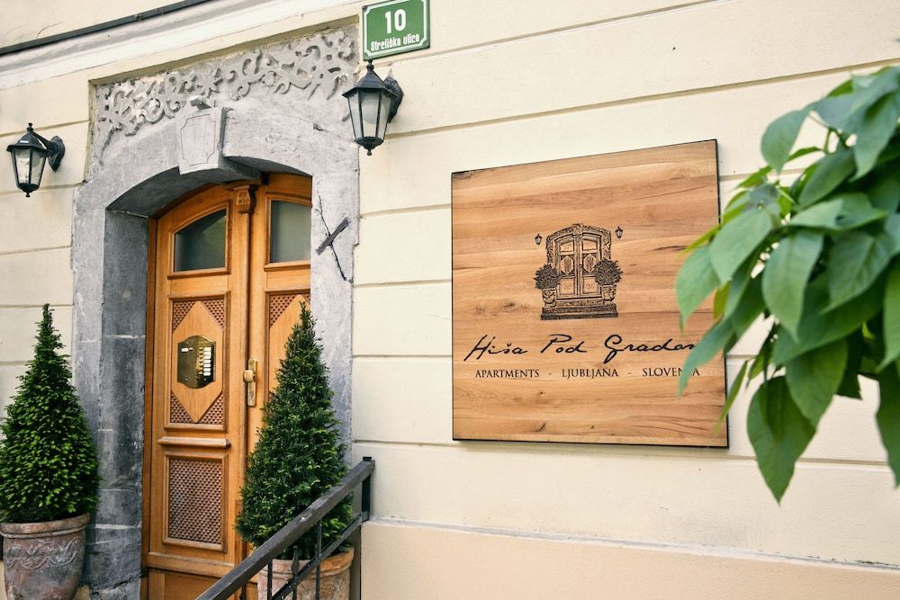 Apartments Hiša Pod Gradom 1