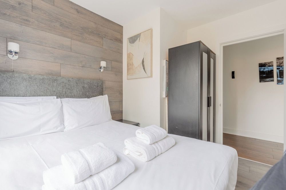 Bright 2 Bedroom Flat in Lambeth With Balcony 2