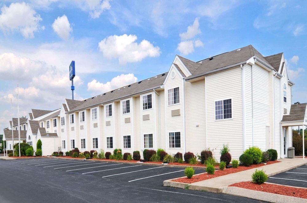 Microtel Inn and Suites Clarksville 1