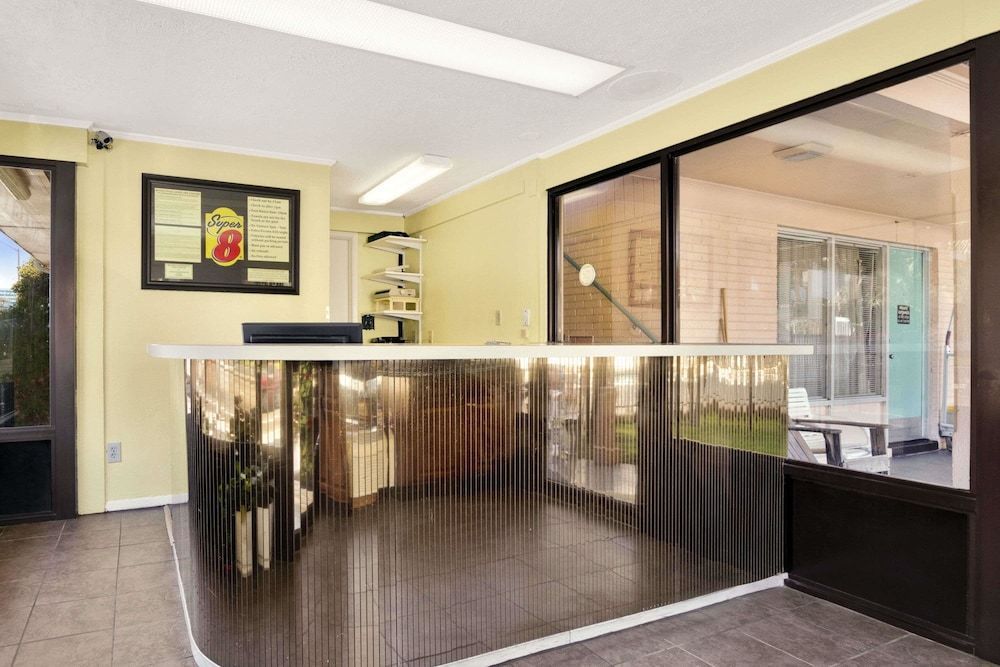 Royal Palace Inn & Suites 2