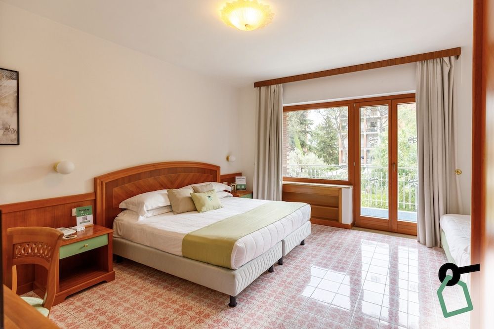 HOTIDAY Room Collection - Sorrento 1
