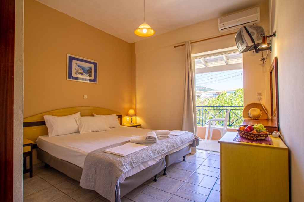 Tellis Holiday Rooms 2