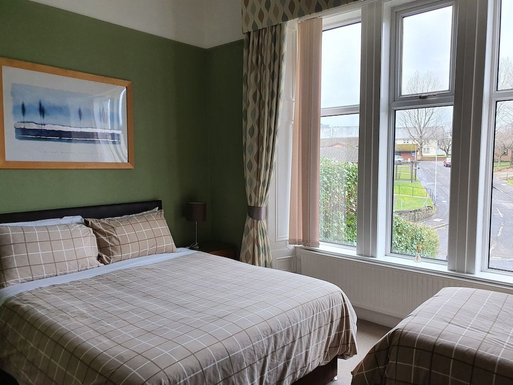 Dean Park Guest House 1