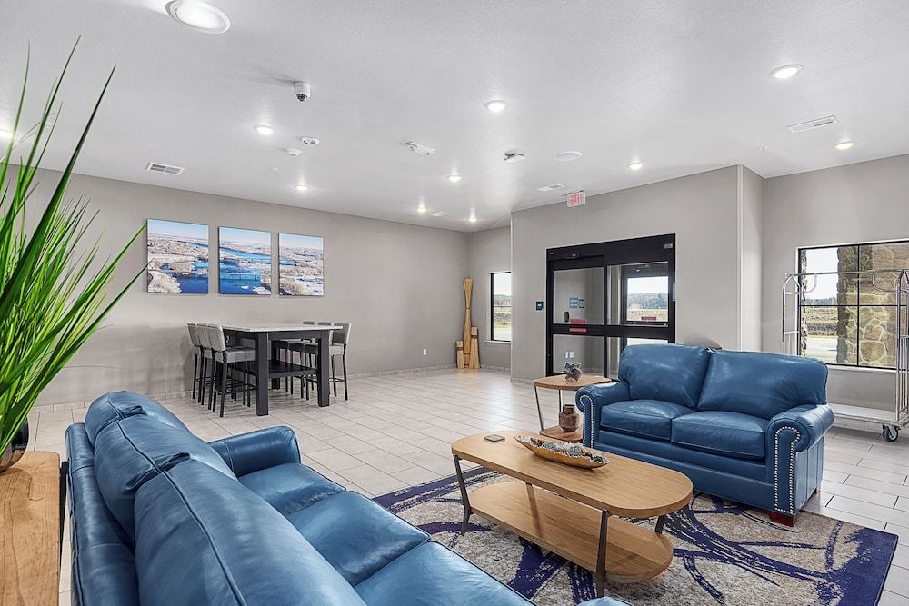 Riverstone Suites by Cobblestone Hotels - Chippewa Falls 2