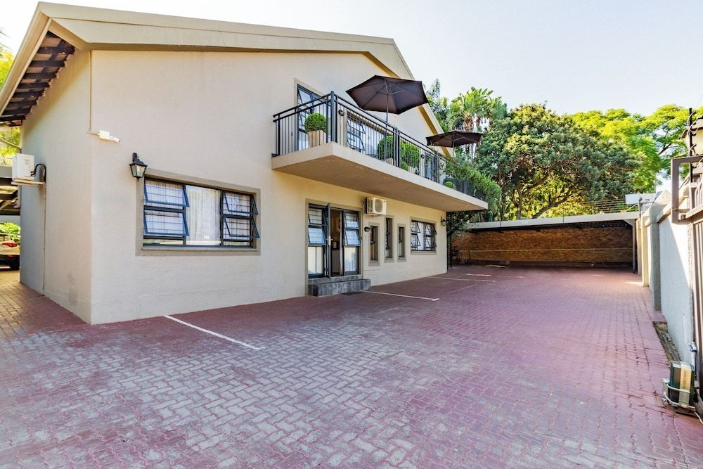 Pumleni Guesthouse 1