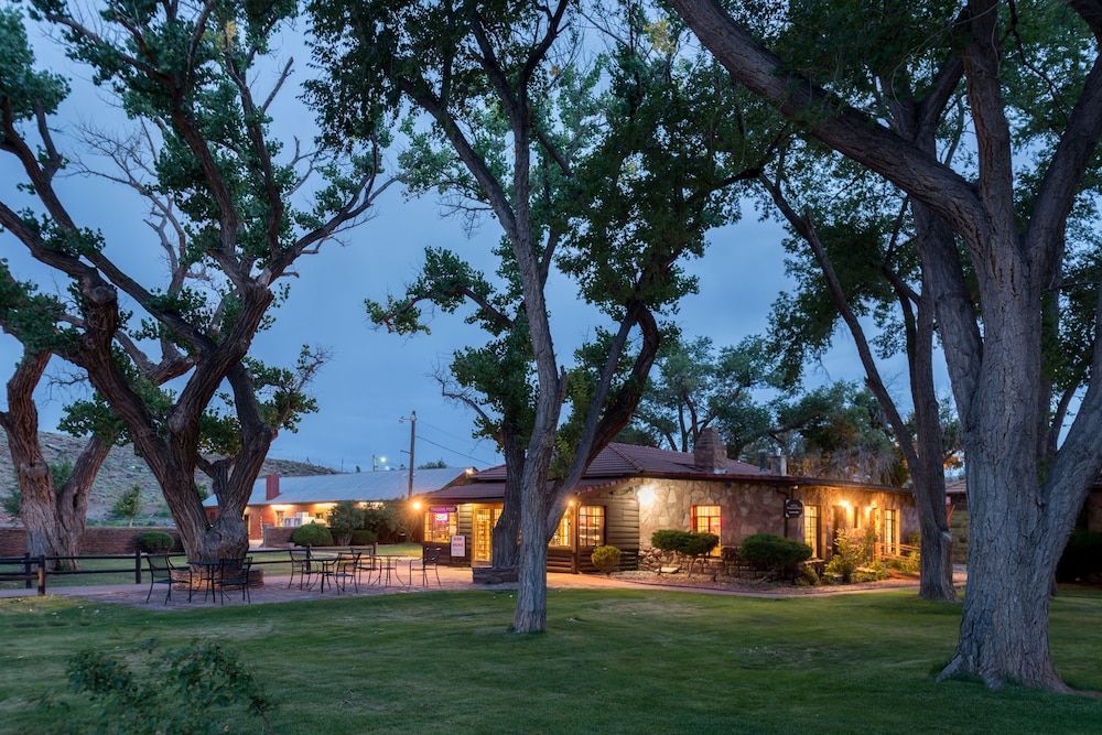 Thunderbird Lodge 1