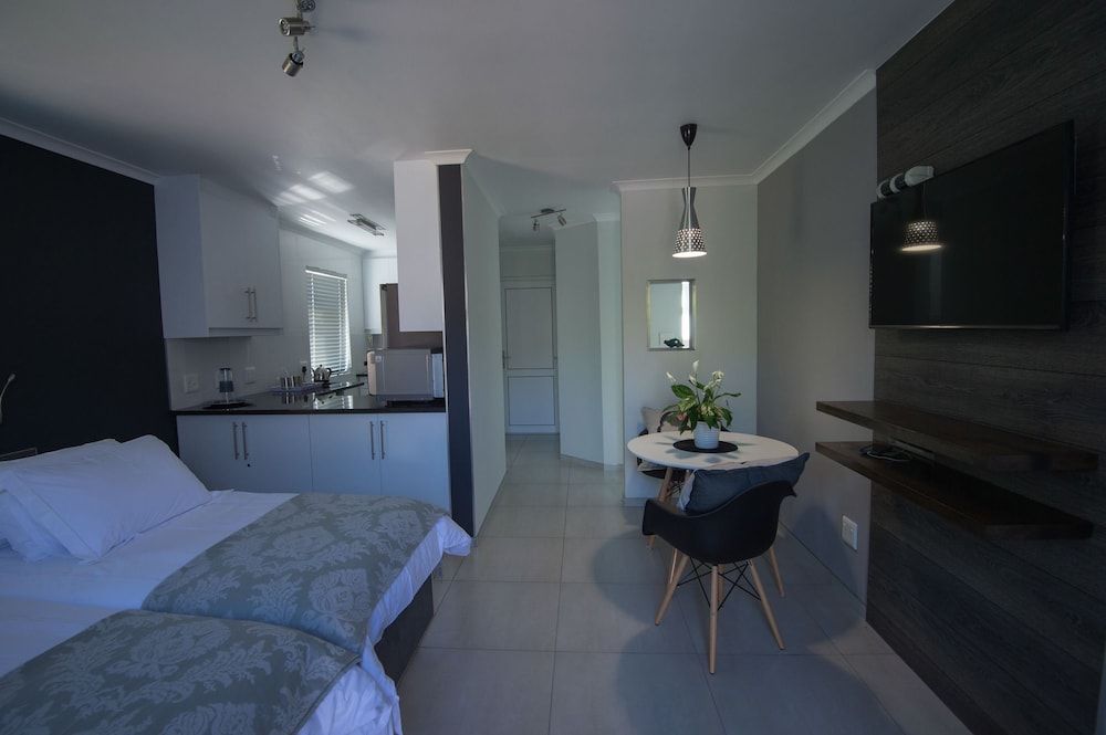 Cat's Eye Cottage 1