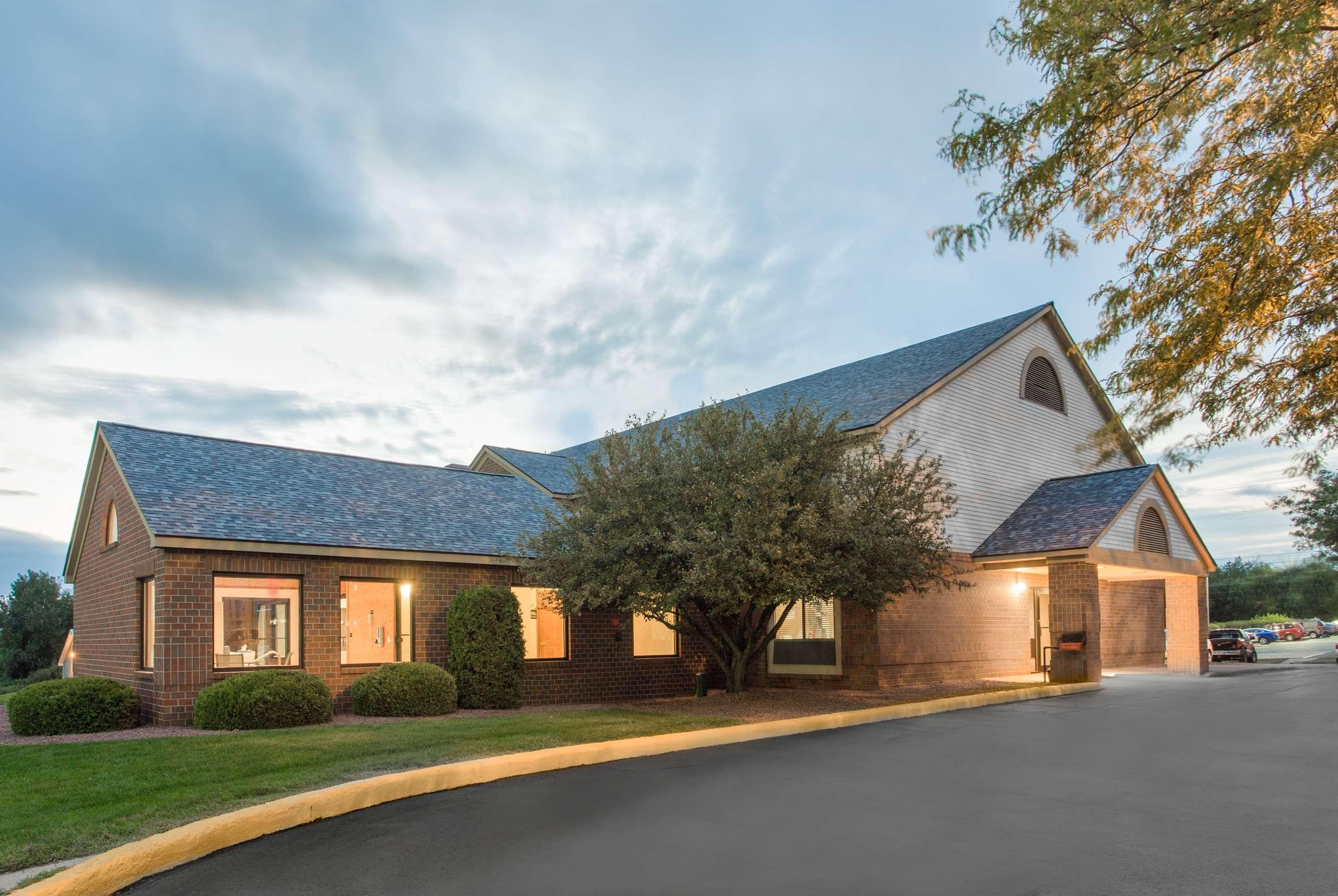 Super 8 by Wyndham Dodgeville 1