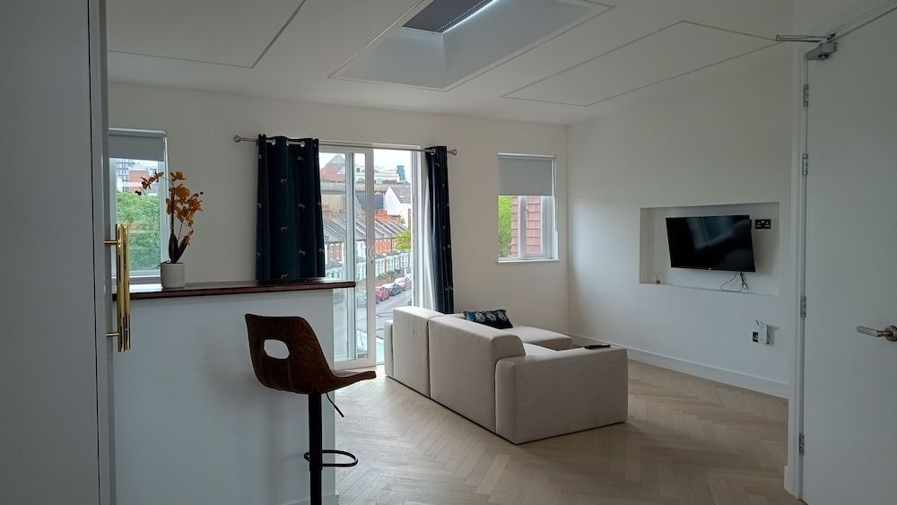 Luxurious London Studios 1