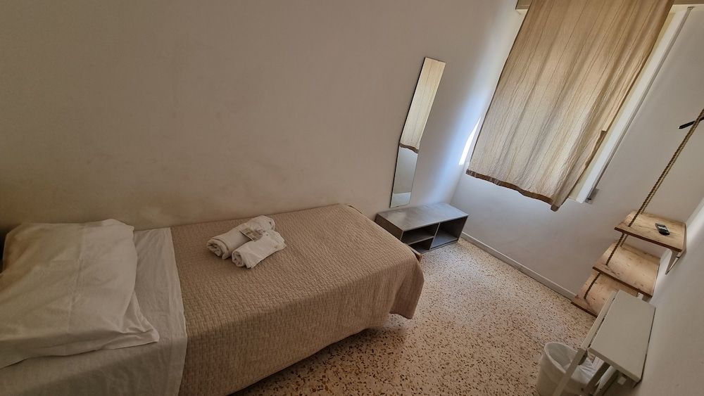 HOTEL SHAKA 2