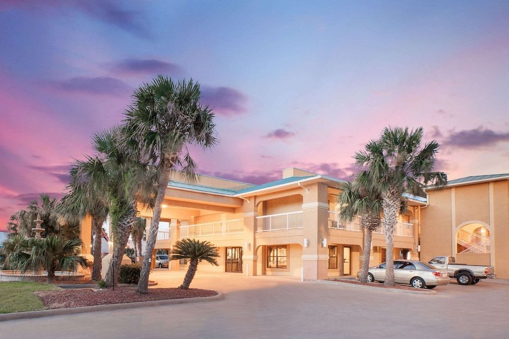 Super 8 by Wyndham Corpus Christi 1