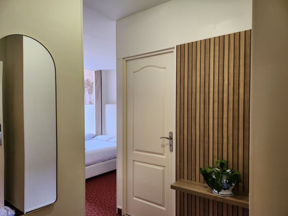 Hotel Grand Paris 1