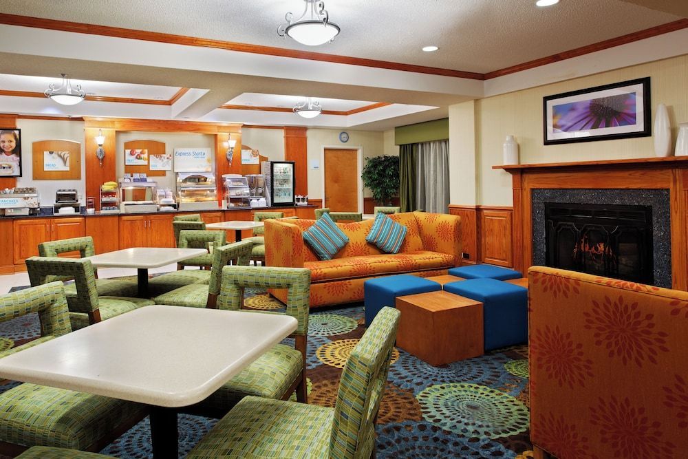 Holiday Inn Express & Suites RICHMOND-BRANDERMILL-HULL ST. by IHG 1