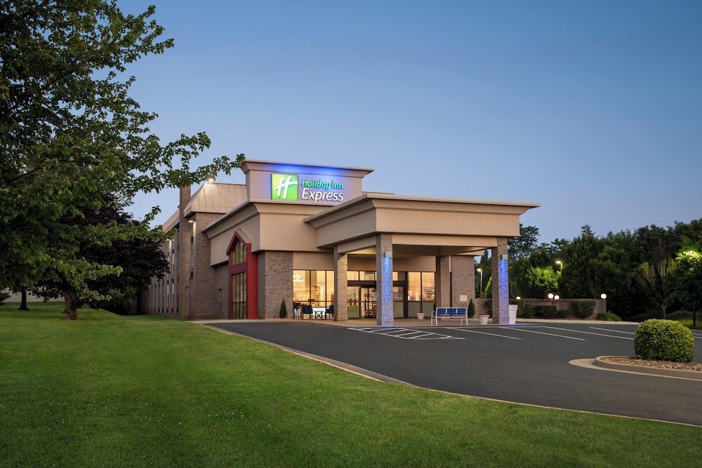 Holiday Inn Express WINCHESTER SOUTH STEPHENS CITY by IHG 1