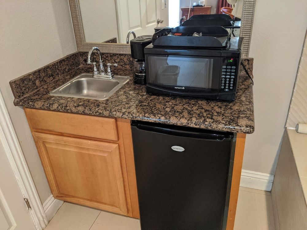 Ramada by Wyndham Redondo Beach 2