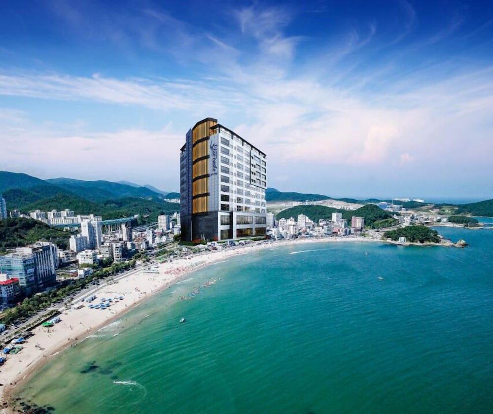 Songjeong Blue Castle Hotel 1