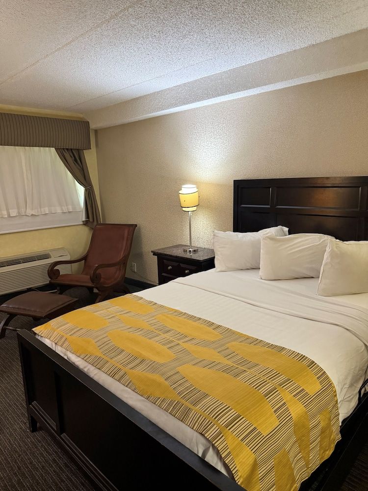 Marvin's Garden Inn 1