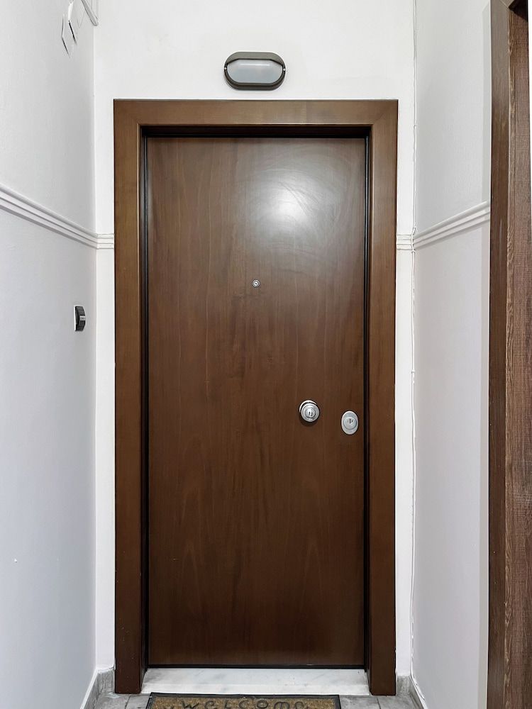 Modern Apartment in Athens Center, 10 mins walk to Plaka Historical Area 2