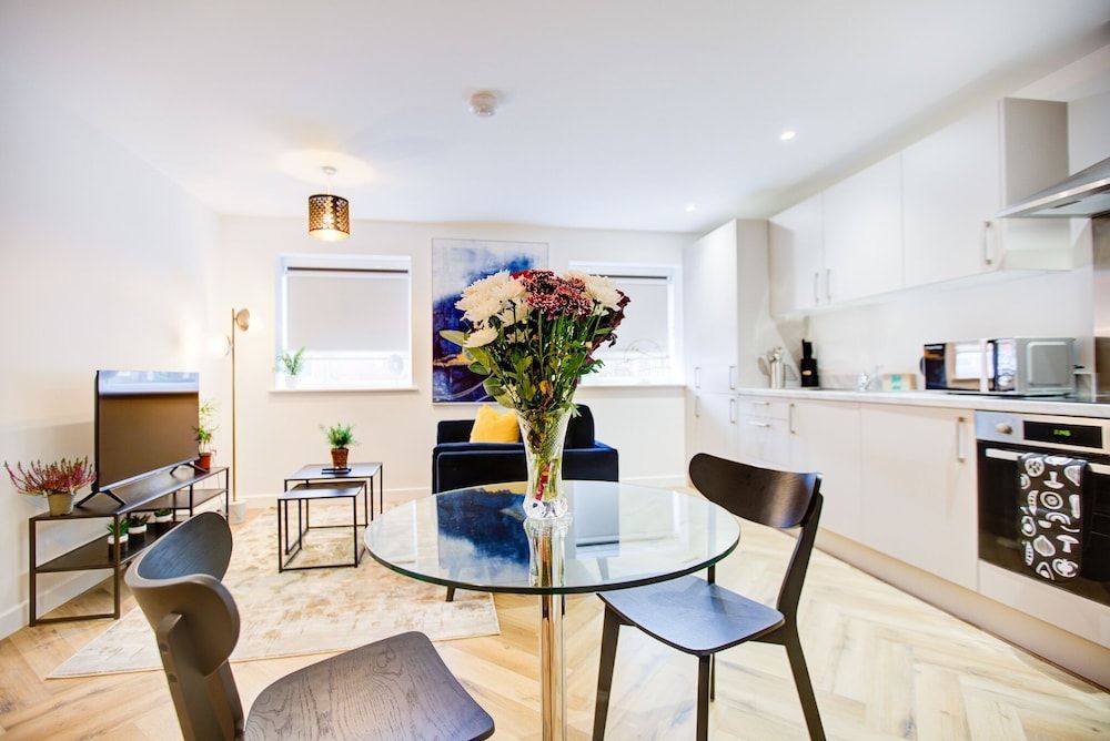 Hybrid Resi - London, Mitcham close to Tooting and Wimbledon 1