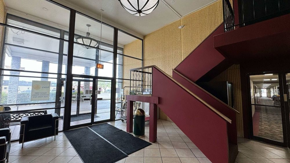 Crookston Inn & Convention Center 2