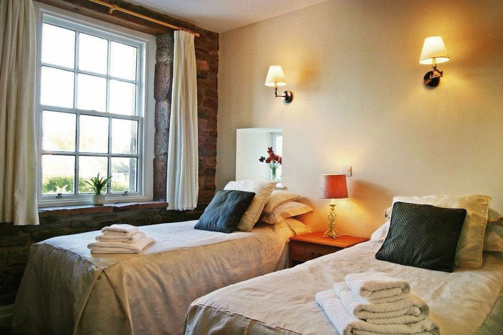 Ecclefechan Hotel 1