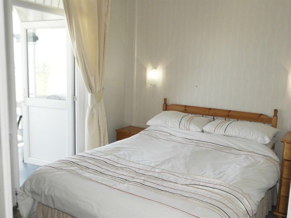 Sefton Lodge SEAFRONT ,PANORAMIC SEA VIEW ENSUITE BALCONY ROOMS AVAILABLE, GUEST GARDEN 2