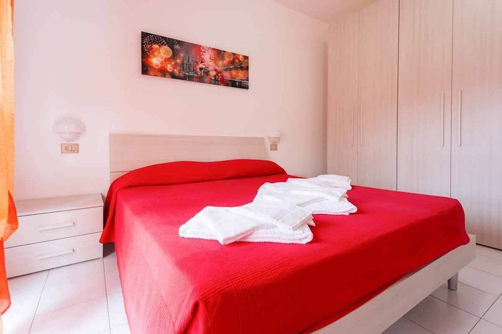 Residence with pool in Luni Mare 1