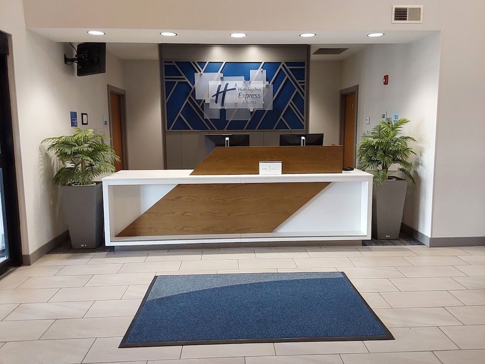 Holiday Inn Express & Suites ANTIGO by IHG 2