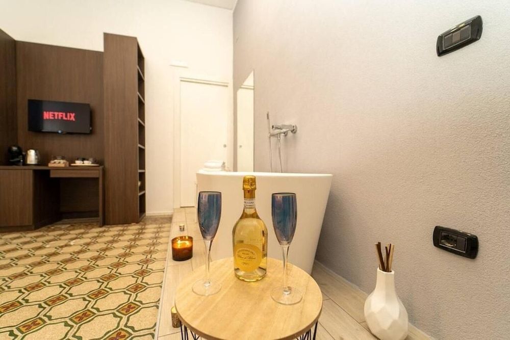 La Piazza Suite 2