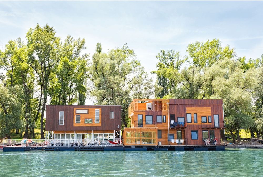 ArkaBarka Floating Hostel 1