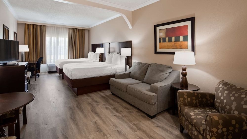Best Western Plus Ambassador Suites 1