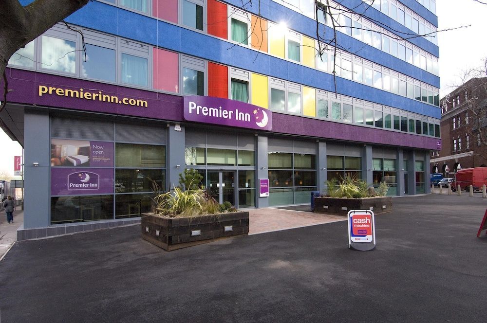 Premier Inn Leicester City Centre - Train Station 1
