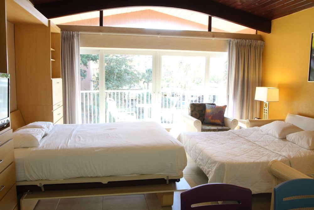 Canada House Pompano Beach 2